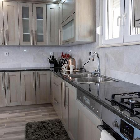 Apartmani Sandra Kaštela Екстериор снимка