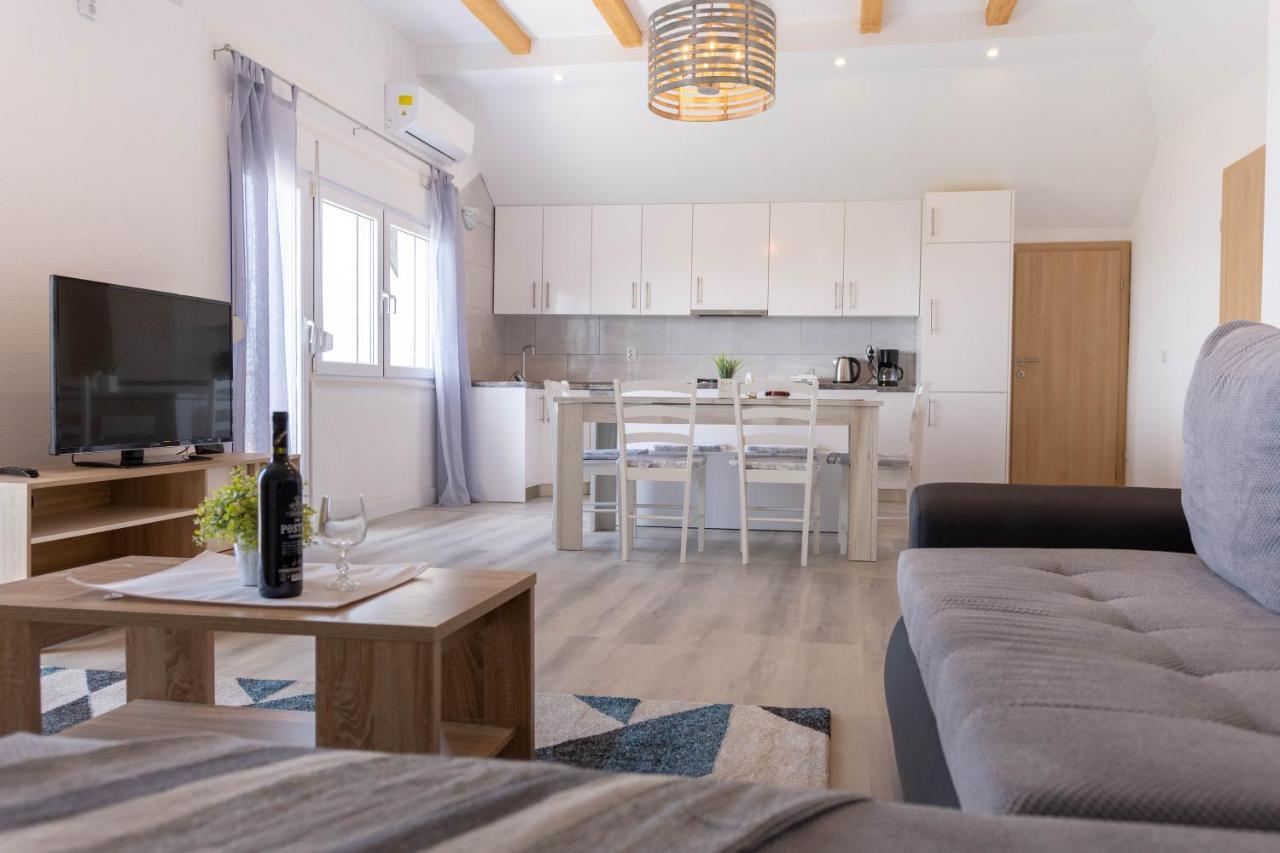 Apartmani Sandra Kaštela Екстериор снимка